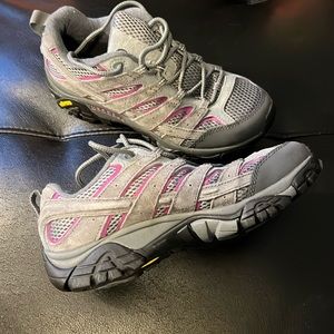 Woman’s 8 1/2 Merrell shoes, Castlerock Moab, (gray and purple ) 2 vent
